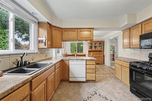 7136 Rosedale Boulevard, Allen Park, MI 48101