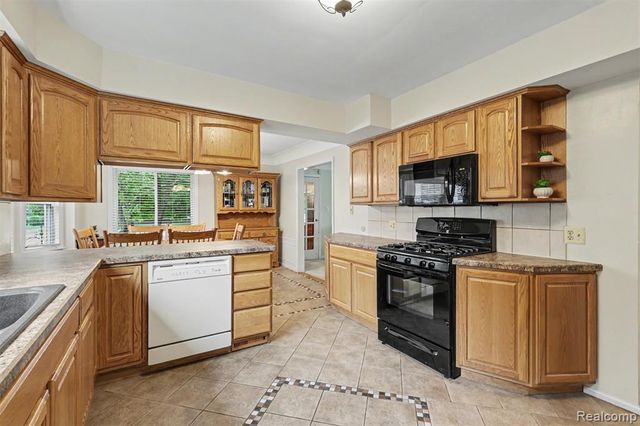 7136 Rosedale Boulevard, Allen Park, MI 48101
