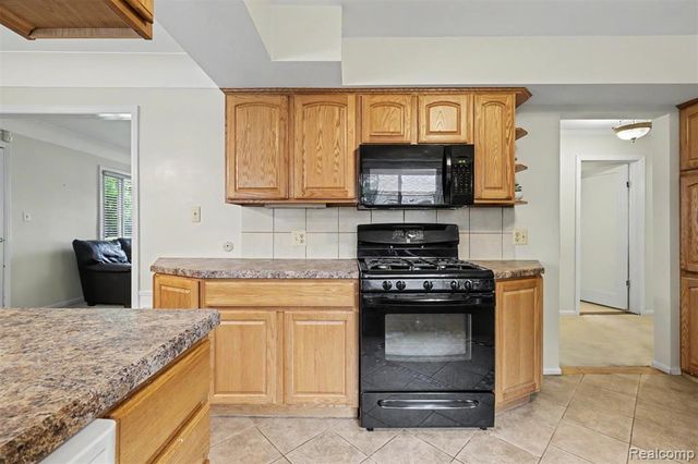 7136 Rosedale Boulevard, Allen Park, MI 48101