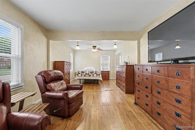 7136 Rosedale Boulevard, Allen Park, MI 48101