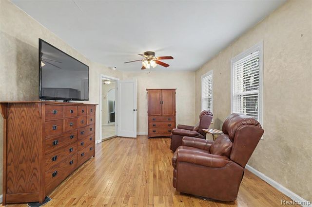7136 Rosedale Boulevard, Allen Park, MI 48101