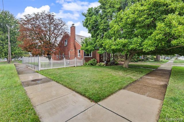 7136 Rosedale Boulevard, Allen Park, MI 48101