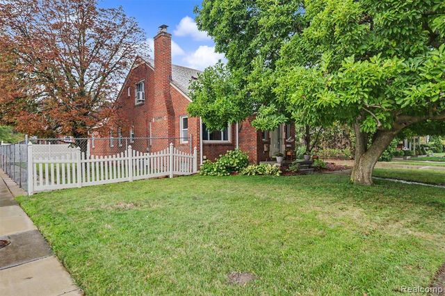 7136 Rosedale Boulevard, Allen Park, MI 48101