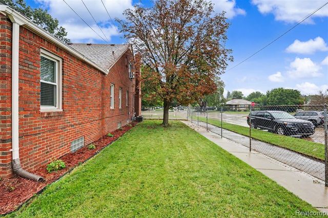7136 Rosedale Boulevard, Allen Park, MI 48101