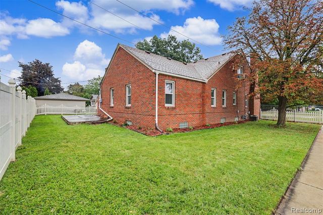7136 Rosedale Boulevard, Allen Park, MI 48101