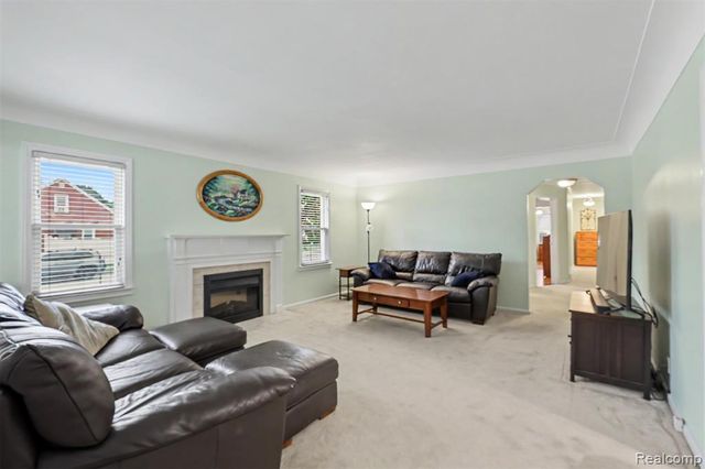 7136 Rosedale Boulevard, Allen Park, MI 48101