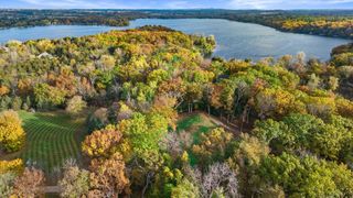 6644 N SHAWMOORS DRIVE, Hartland, WI 53029