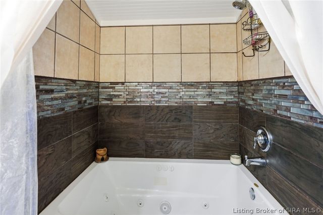 952 W Main Street, Madison, IN 47250