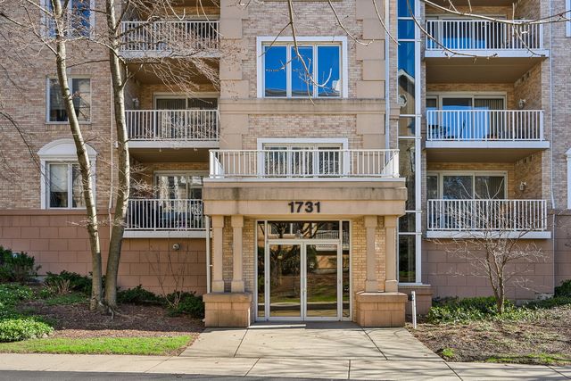 1731 Pavilion Way 405, Park Ridge, IL 60068