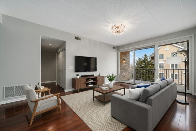 1731 Pavilion Way 405, Park Ridge, IL 60068