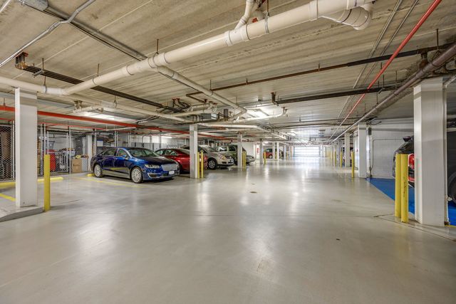 1731 Pavilion Way 405, Park Ridge, IL 60068