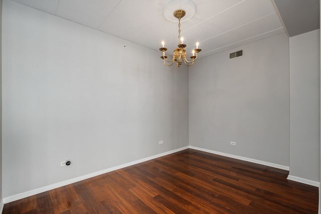 1731 Pavilion Way 405, Park Ridge, IL 60068