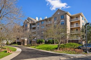 1731 Pavilion Way 405, Park Ridge, IL 60068