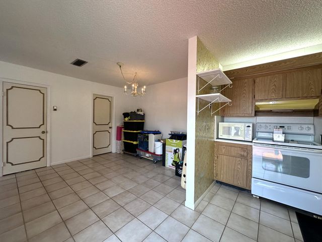 17 LAKE ARBOR Drive, Palm Springs, FL 33461