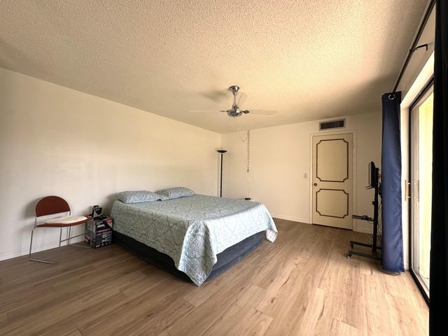 17 LAKE ARBOR Drive, Palm Springs, FL 33461