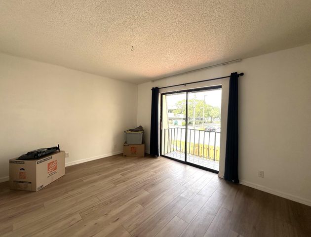 17 LAKE ARBOR Drive, Palm Springs, FL 33461
