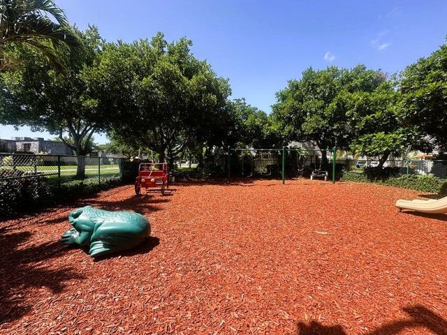 17 LAKE ARBOR Drive, Palm Springs, FL 33461