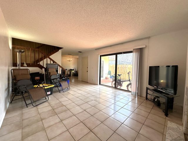 17 LAKE ARBOR Drive, Palm Springs, FL 33461