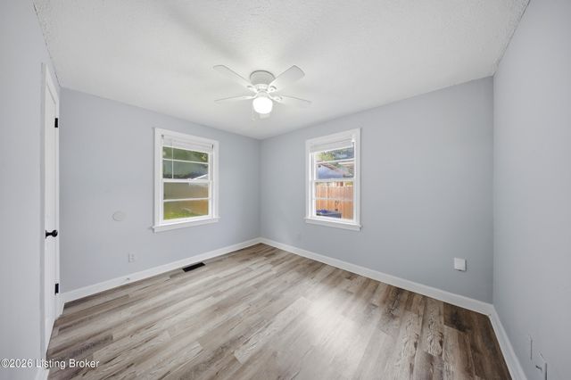 3228 New Lynnview Dr, Louisville, KY 40216