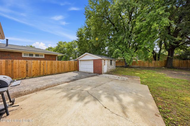 3228 New Lynnview Dr, Louisville, KY 40216