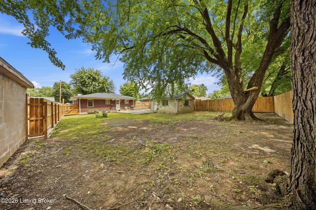 3228 New Lynnview Dr, Louisville, KY 40216