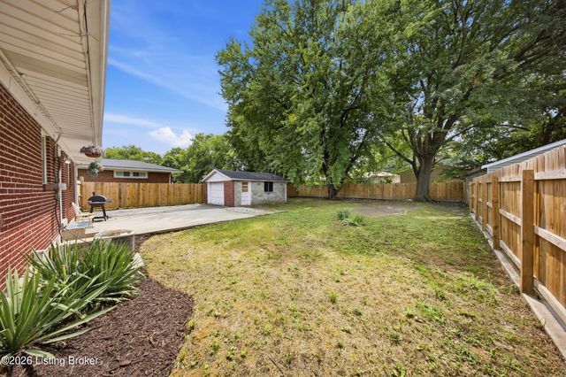3228 New Lynnview Dr, Louisville, KY 40216