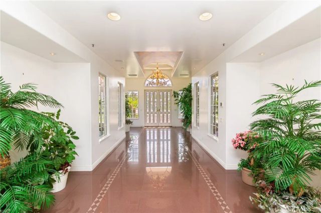 15980 Summit Crest Drive, Riverside, CA 92506