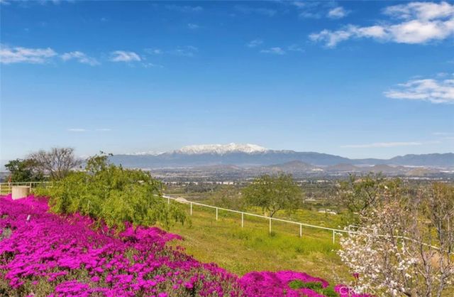 15980 Summit Crest Drive, Riverside, CA 92506