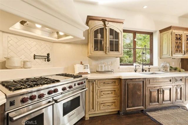 3649 Navajo Place, Palos Verdes Estates, CA 90274