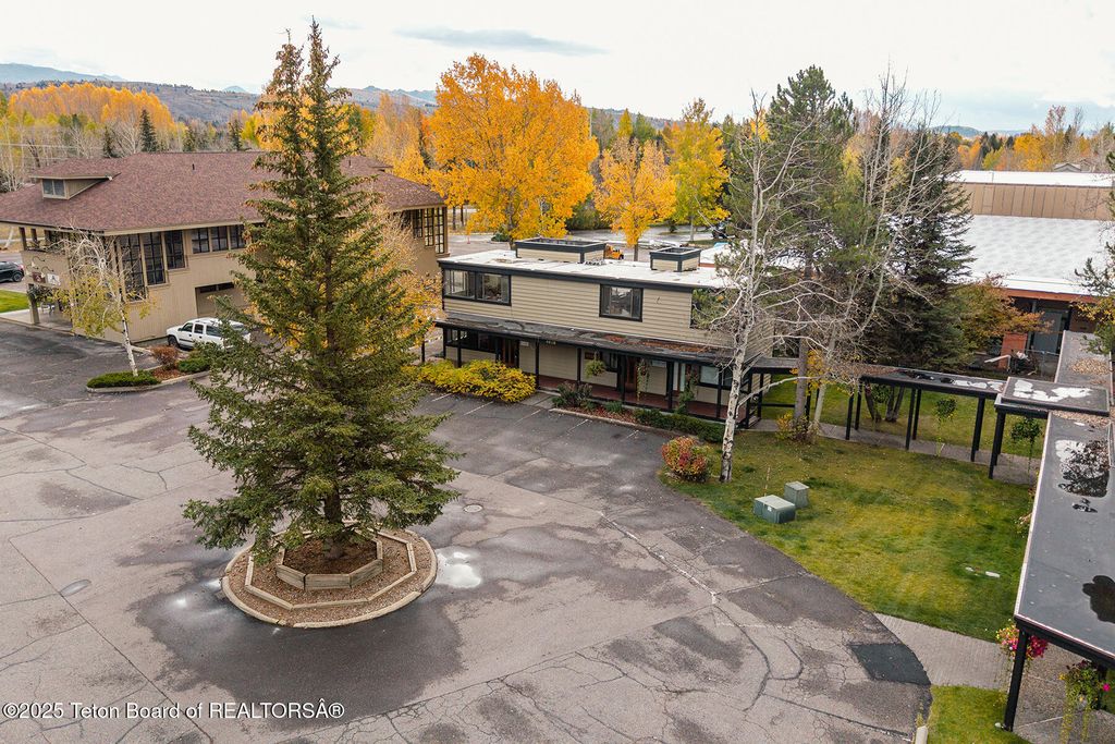 4020 W LAKE CREEK Drive, Wilson, WY 83014 photo 17