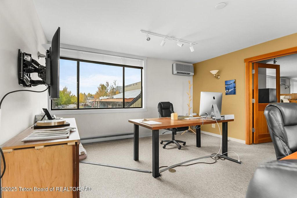 4020 W LAKE CREEK Drive, Wilson, WY 83014 photo 8