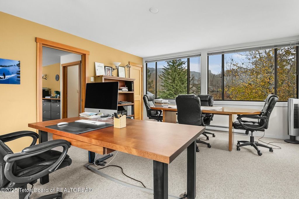 4020 W LAKE CREEK Drive, Wilson, WY 83014 photo 9