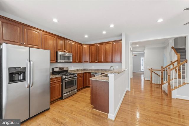 2425 HUNTINGTON PARK DR, Alexandria, VA 22303