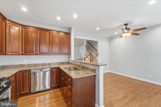 2425 HUNTINGTON PARK DR, Alexandria, VA 22303