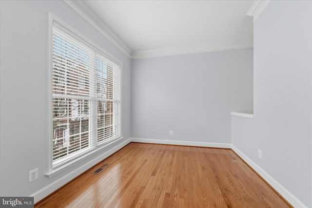 2425 HUNTINGTON PARK DR, Alexandria, VA 22303