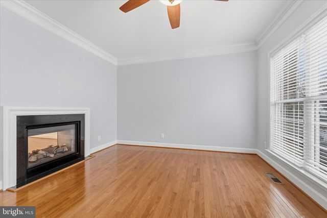 2425 HUNTINGTON PARK DR, Alexandria, VA 22303