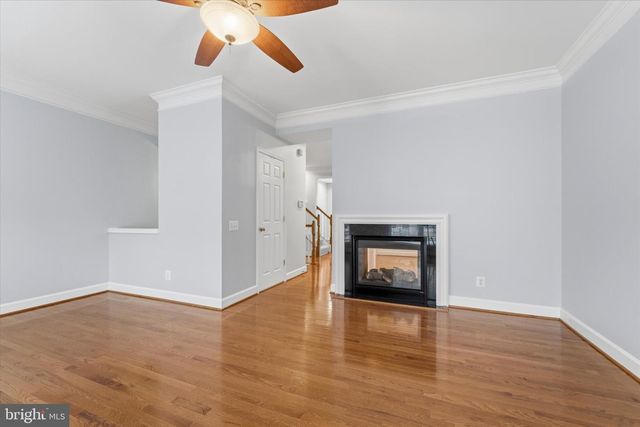 2425 HUNTINGTON PARK DR, Alexandria, VA 22303