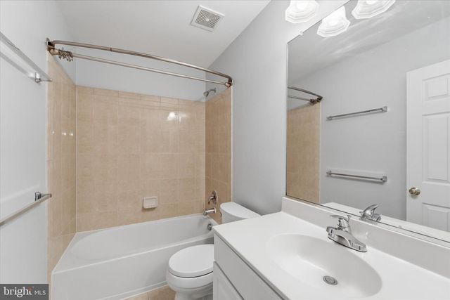 2425 HUNTINGTON PARK DR, Alexandria, VA 22303