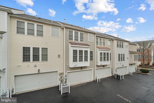 2425 HUNTINGTON PARK DR, Alexandria, VA 22303