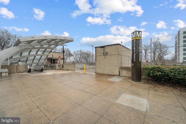 2425 HUNTINGTON PARK DR, Alexandria, VA 22303