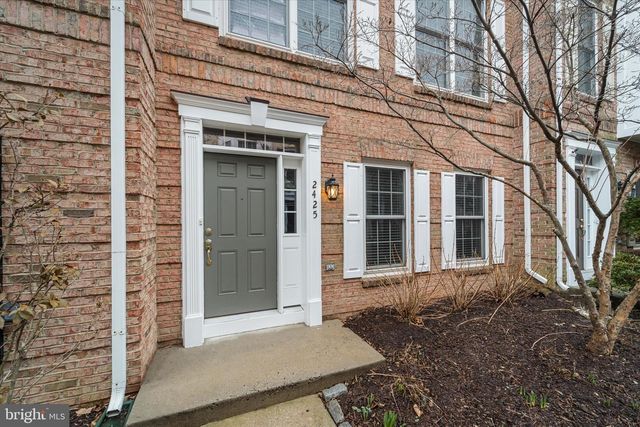 2425 HUNTINGTON PARK DR, Alexandria, VA 22303