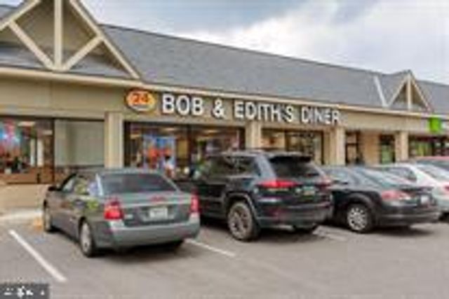 2425 HUNTINGTON PARK DR, Alexandria, VA 22303