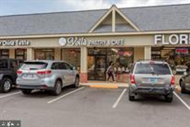 2425 HUNTINGTON PARK DR, Alexandria, VA 22303