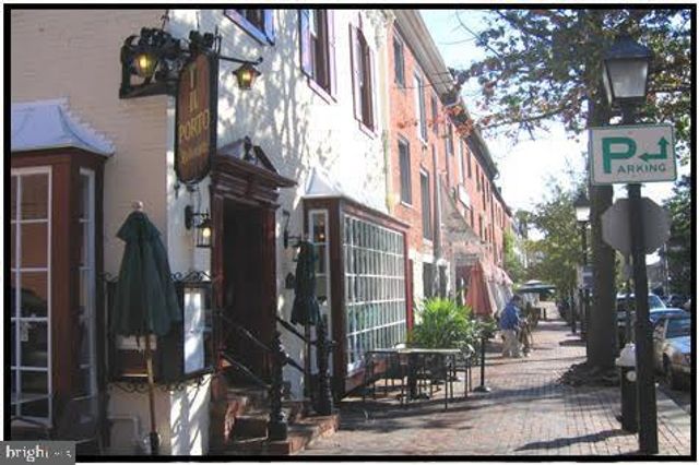 2425 HUNTINGTON PARK DR, Alexandria, VA 22303