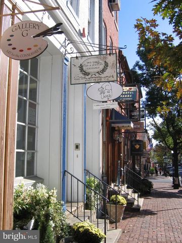 2425 HUNTINGTON PARK DR, Alexandria, VA 22303