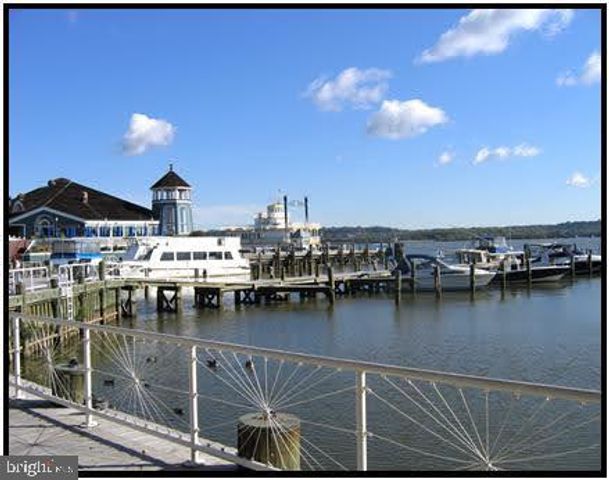 2425 HUNTINGTON PARK DR, Alexandria, VA 22303