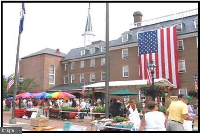 2425 HUNTINGTON PARK DR, Alexandria, VA 22303