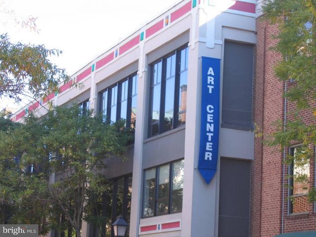 2425 HUNTINGTON PARK DR, Alexandria, VA 22303