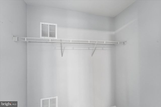 2425 HUNTINGTON PARK DR, Alexandria, VA 22303