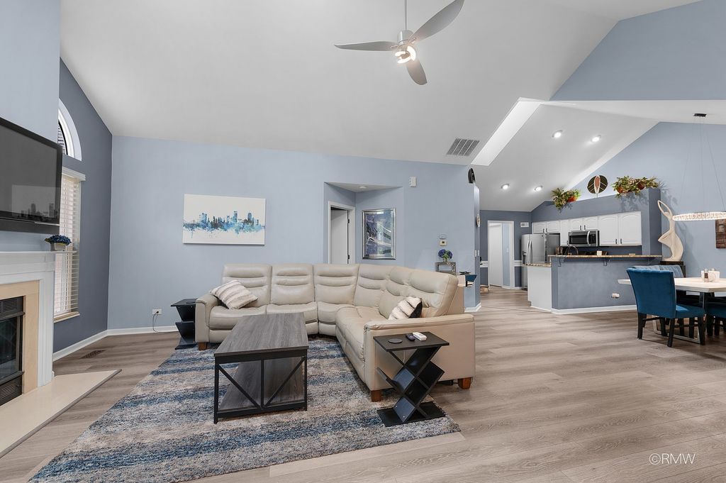 183 Canterbury Court, Bloomingdale, IL 60108 — photo 4